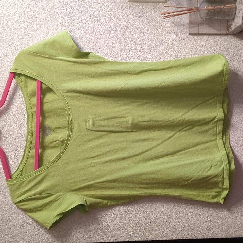 Scoop neck cap sleeve tee lime size L stretchy